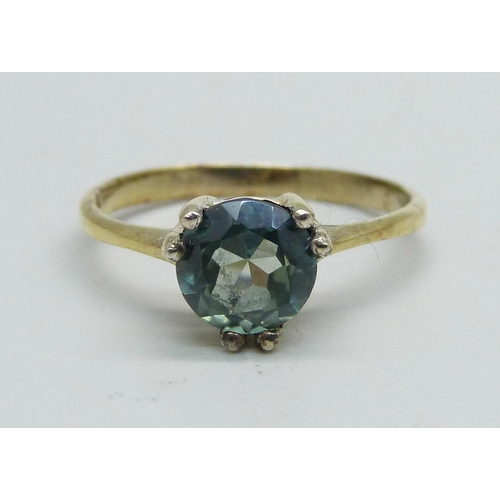 1053 - A silver gilt, green stone solitaire ring, P