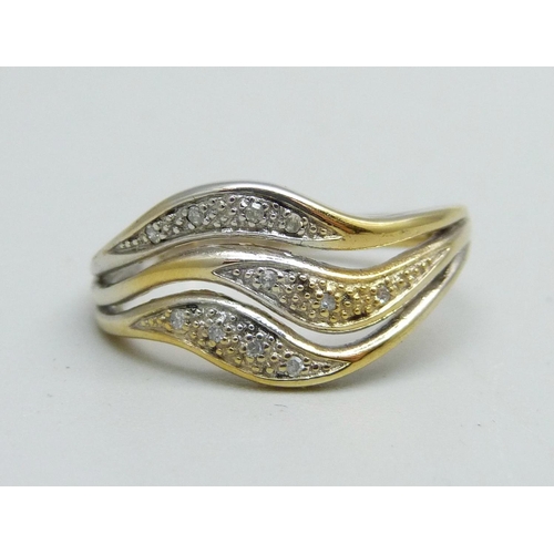 1059 - A silver gilt and eleven stone diamond ring, P