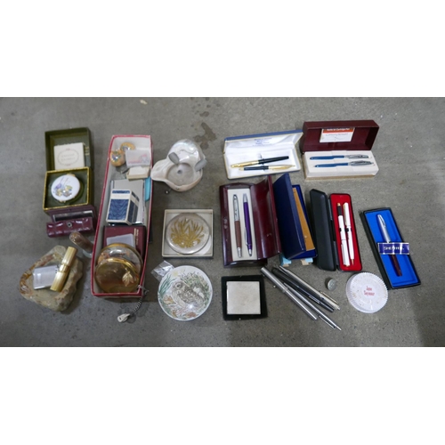 1076 - A box of compacts, lipstick holder, perfume, trinket pots, lighters and pens including Sheaffer and ... 