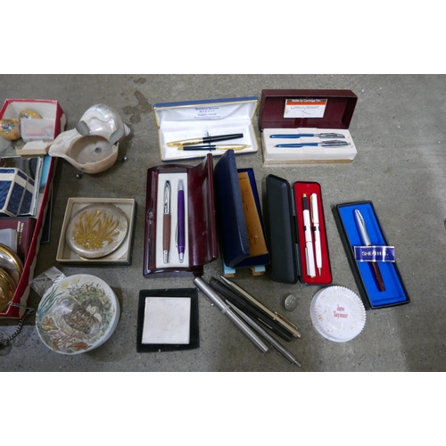 1076 - A box of compacts, lipstick holder, perfume, trinket pots, lighters and pens including Sheaffer and ... 