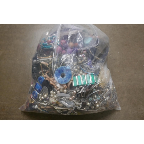 1078 - A large bag of costume jewellery **PLEASE NOTE THIS LOT IS NOT ELIGIBLE FOR POSTING AND PACKING**