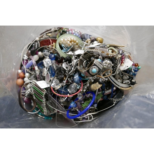 1078 - A large bag of costume jewellery **PLEASE NOTE THIS LOT IS NOT ELIGIBLE FOR POSTING AND PACKING**