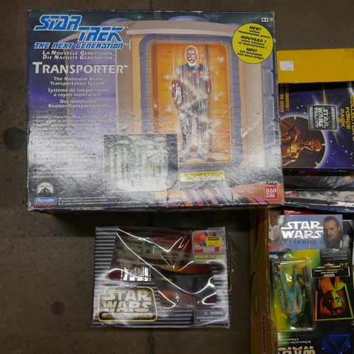 1089 - A Star Trek The Next Generation Transporter, a Star Wars Action Fleet ship, tazos folder, Star Wars ... 