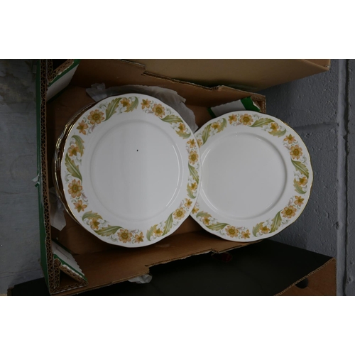 1090 - A Duchess Greensleeves tea and dinner service and Tams treacle glaze tea and dinnerwares, etc. (two ... 