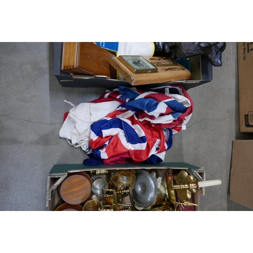 1091 - Assorted items; brassware, Hornsea storage jars, decorative items, etc. **PLEASE NOTE THIS LOT IS NO... 