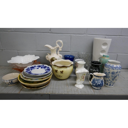 1094 - A large collection of assorted items, bowls and vases **PLEASE NOTE THIS LOT IS NOT ELIGIBLE FOR POS... 