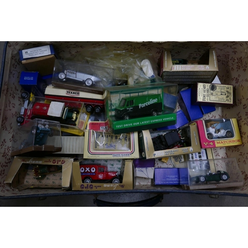 1104 - A collection of model vehicles including advertising **PLEASE NOTE THIS LOT IS NOT ELIGIBLE FOR POST... 