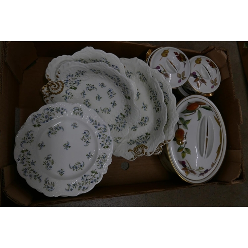 1107 - A Royal Worcester Evesham casserole dish, three small pots and a 19th Century dessert service **PLEA... 