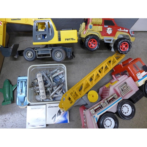 1118 - A collection of model vehicles including a Dinky Thunderbird 2, SPV, model aircraft, a Korean made f... 