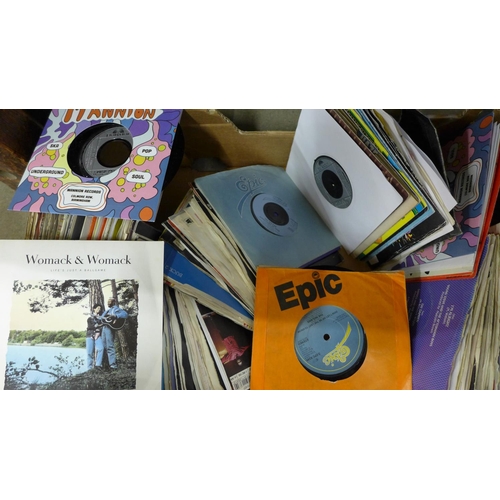 1123 - A collection of 45rpm records, mainly 1970s/80s **PLEASE NOTE THIS LOT IS NOT ELIGIBLE FOR POSTING A... 