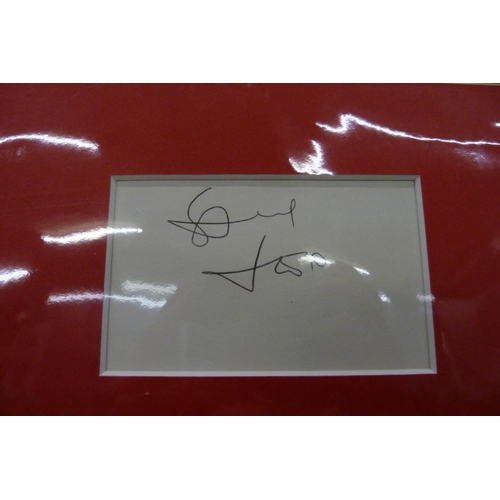 613 - A pop music autographed display - Yes, signatures of Chris Square, Steve Howe, Rick Wakeman, John An... 