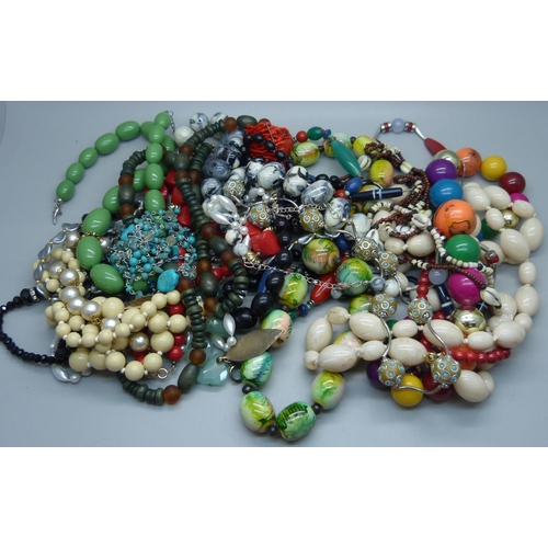 622 - A collection of costume bead necklaces