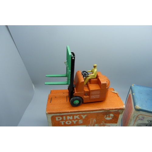 630 - A Dinky Toys no.14C Coventry Climax Fork Lift Truck and Dinky Supertoys no.571 Coles Mobile Crane