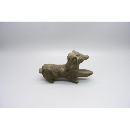 643 - A small cast iron oil burner in the form of a dog