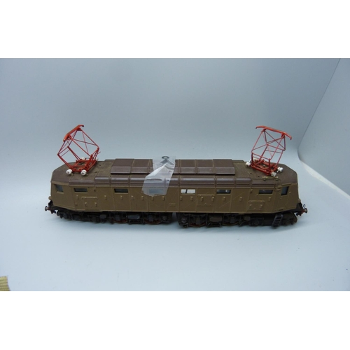 647 - Three OO gauge locomotives, two in cases, Rivarossi 1341 and 1996 and one loose, a/f (bogie loose)