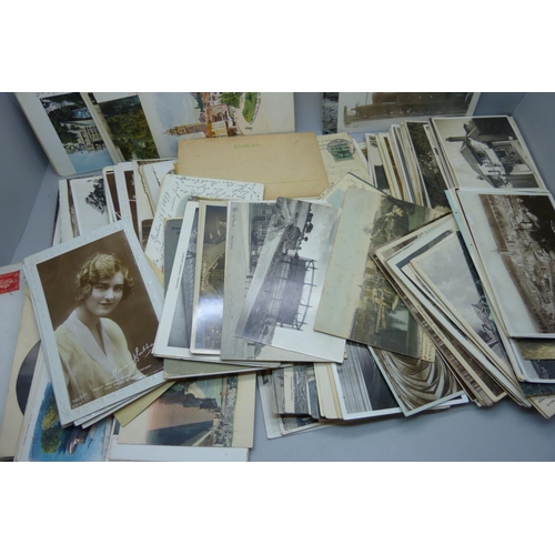 664 - Approximately 300 Edwardian postcards including military