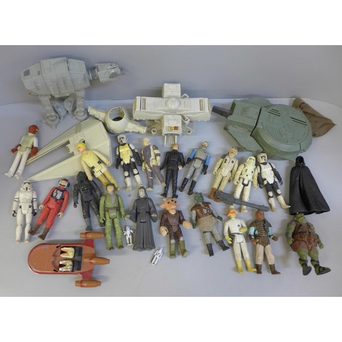 702 - Early Star Wars plastic figures and toys