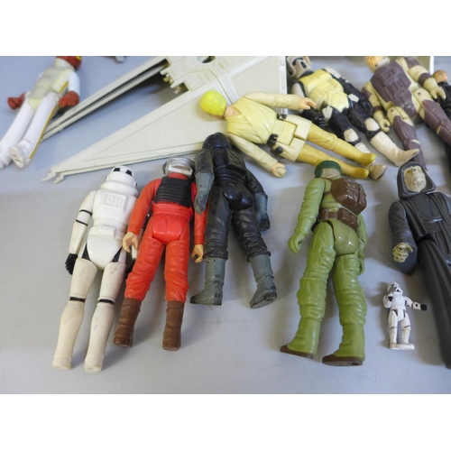 702 - Early Star Wars plastic figures and toys