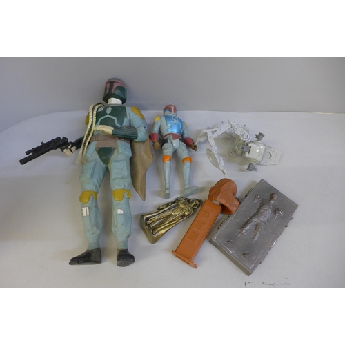 738 - Early Star Wars plastic figures and toys