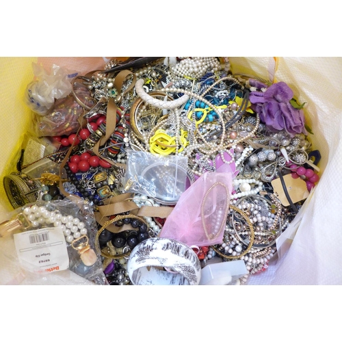 747 - A large bag of fashion jewellery