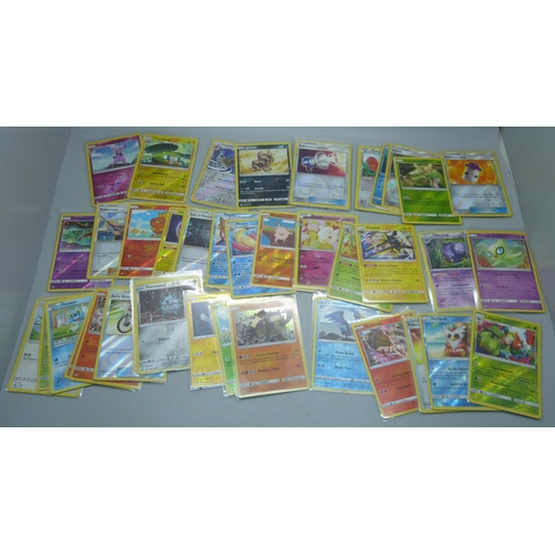 836 - 50 Holographic/reverse holographic Pokemon cards