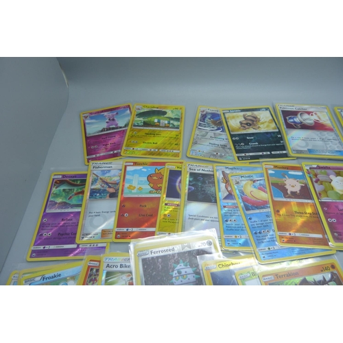 836 - 50 Holographic/reverse holographic Pokemon cards