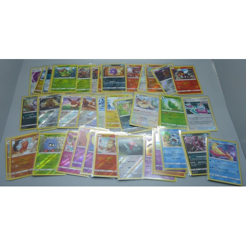 837 - 50 Holographic/reverse holographic Pokemon cards