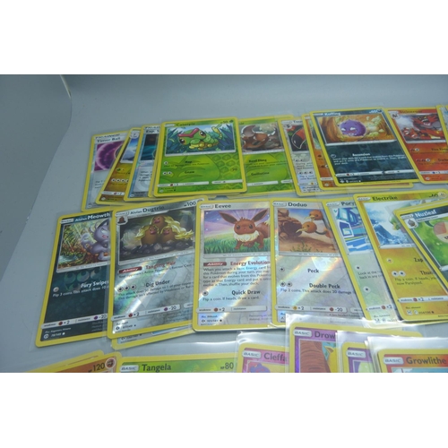 837 - 50 Holographic/reverse holographic Pokemon cards