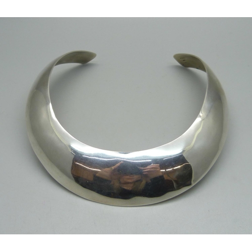 849 - A silver necklet, marked Mexico 925, 87g, (inner dimension 104mm wide)