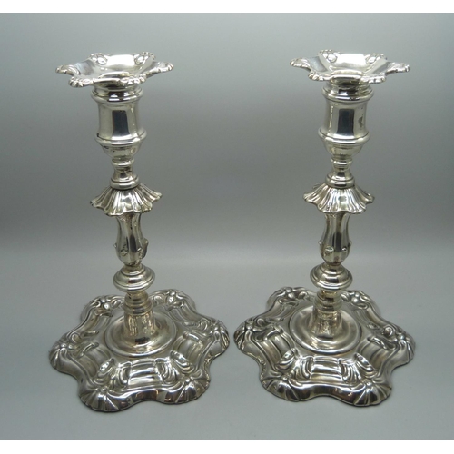 854 - A pair of William IV silver candlesticks, Sheffield 1833, 21.5cm