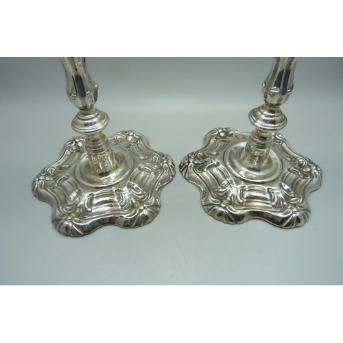 854 - A pair of William IV silver candlesticks, Sheffield 1833, 21.5cm