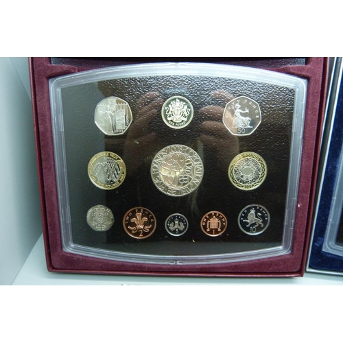 861 - Two Royal Mint coin sets, 2000 and 2003