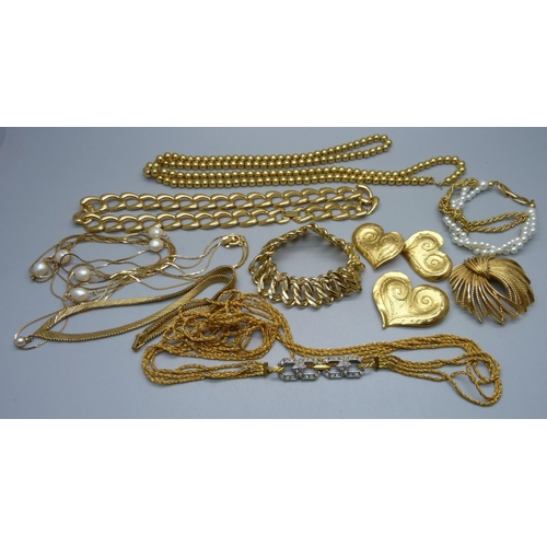 870 - Napier and Monet gold tone jewellery