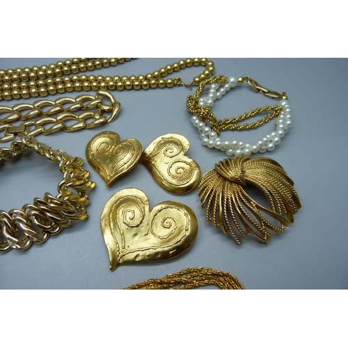 870 - Napier and Monet gold tone jewellery