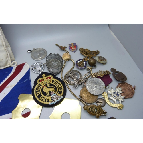 892 - Military items including a WWI wound badge numbered B122143, other badges and medallions, brass unif... 