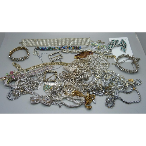 902 - Paste jewellery