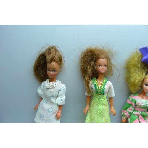 909 - Pippa dolls and clothes, a Rosebud doll, other dolls and a collection of shoes for larger dolls