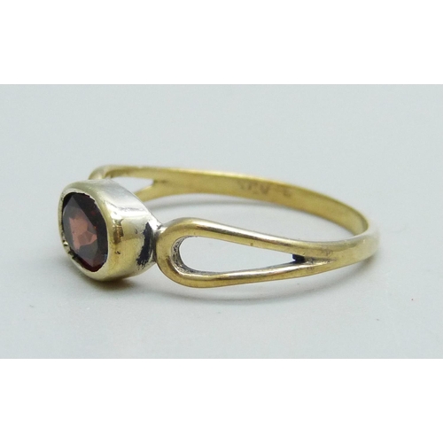 919 - A silver gilt and garnet ring, N