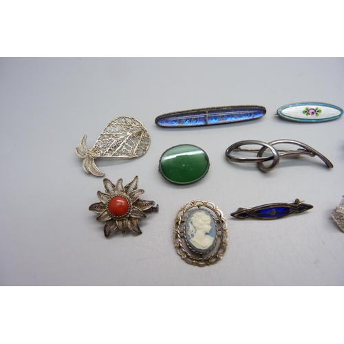 920 - Silver and white metal brooches including enamelled and filigree, enamel on one a/f