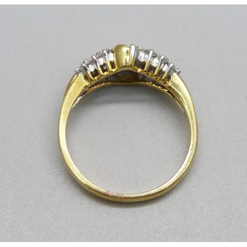 932 - An 18ct gold and diamond ring, 4.4g, P