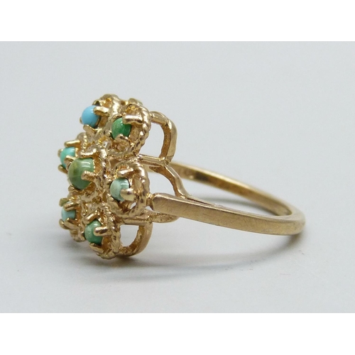 940 - A 9ct gold and turquoise ring, 2.9g, K