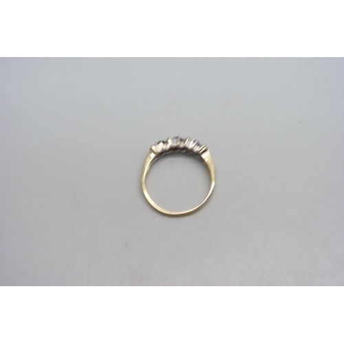 942 - A 9ct gold, stone set ring, 1.9g, P