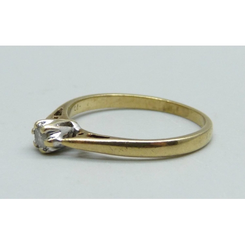 967 - A 9ct gold and diamond ring, 1.8g, O