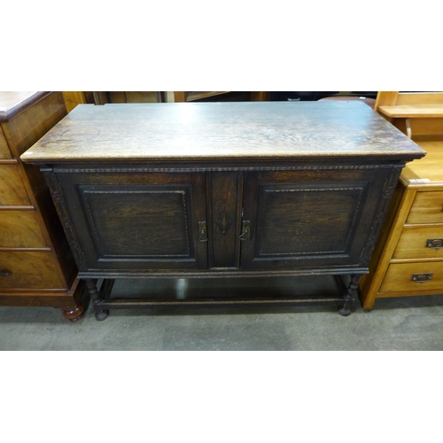 159 - An early 20th Century oak sideboard