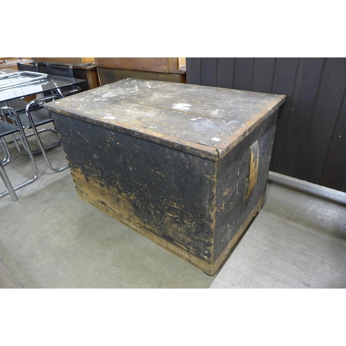 164 - An early 20th Century stained pine fitted carpenter's tool chest