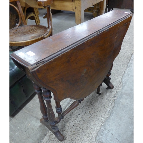 169 - A Victorian walnut Sutherland table