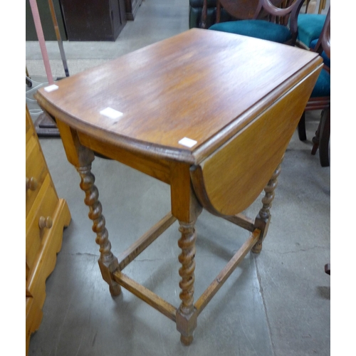 174 - An oak barleytwist gateleg table