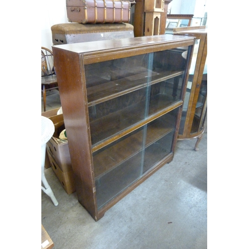 184 - An oak bookcase