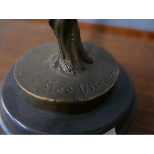 305 - An Art Deco style bronze figure of a female nude, on black marble socle