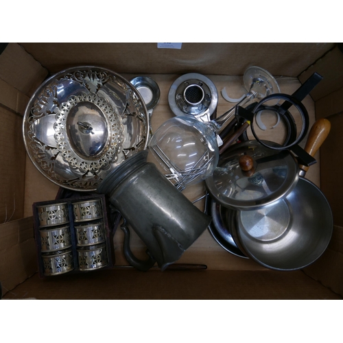 340 - A box of silver plate and metalwares, including a 19th Century pewter tankard